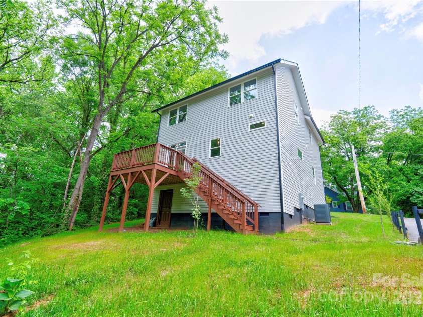 600 Cline Avenue, Newton, NC 28658.  MLS# CAR4258878, YatesRealty ID 18484. Back Right