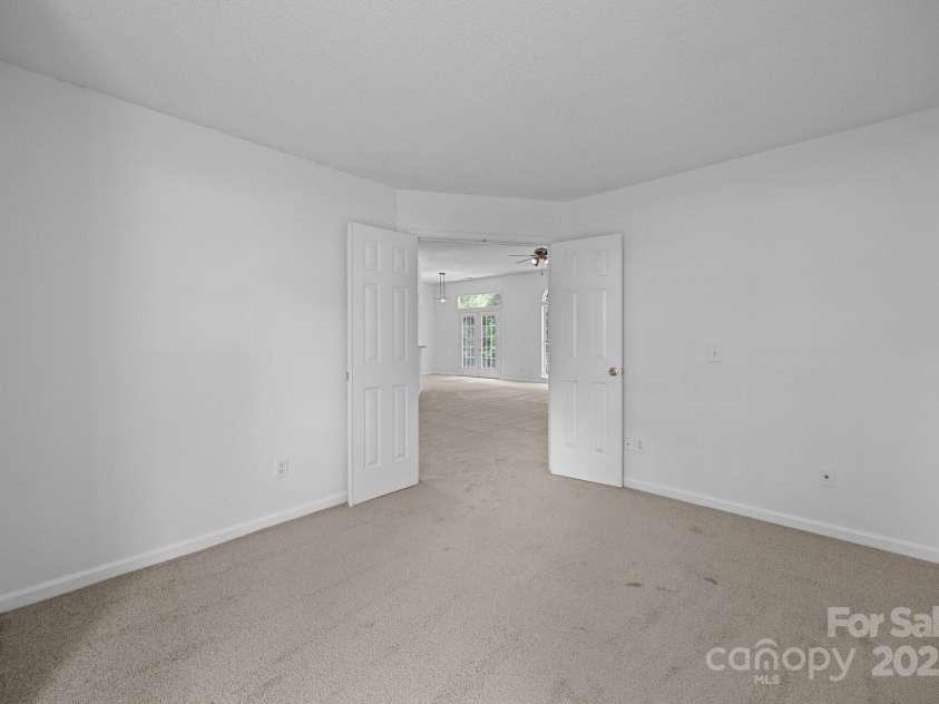 1321 Land Grant Road, Charlotte, NC 28217.  MLS# CAR4258134, YatesRealty ID 18485. 