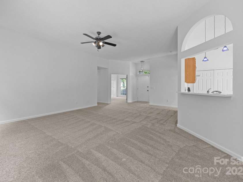 1321 Land Grant Road, Charlotte, NC 28217.  MLS# CAR4258134, YatesRealty ID 18485. 