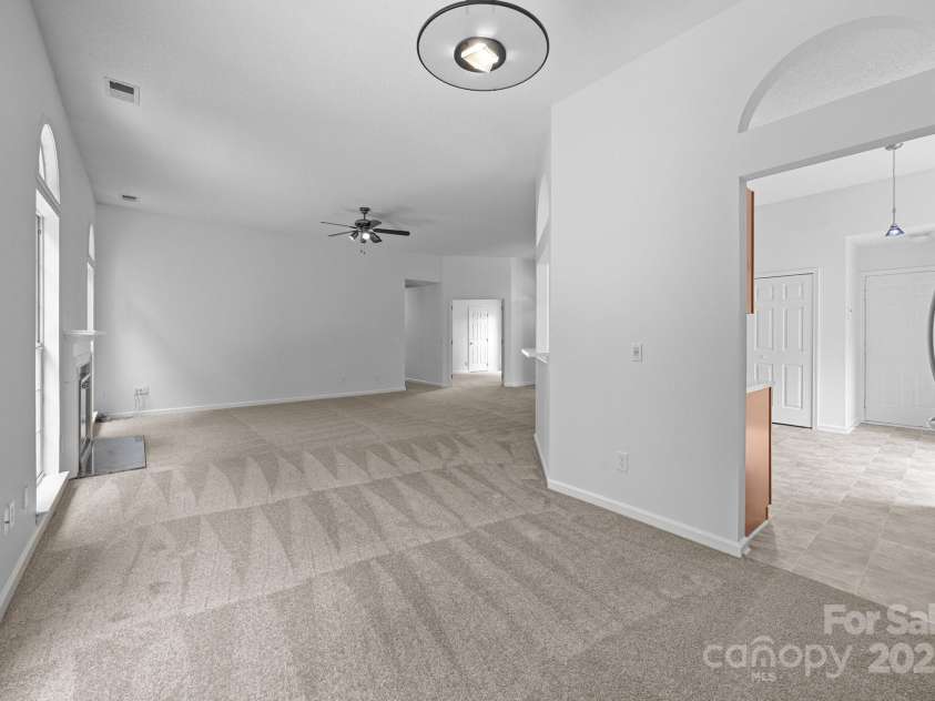 1321 Land Grant Road, Charlotte, NC 28217.  MLS# CAR4258134, YatesRealty ID 18485. 