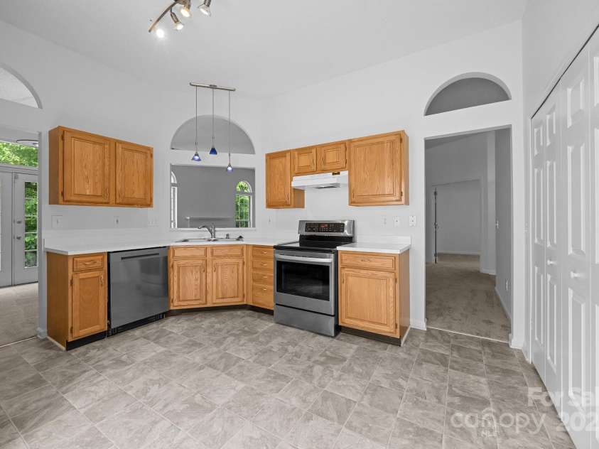 1321 Land Grant Road, Charlotte, NC 28217.  MLS# CAR4258134, YatesRealty ID 18485. 