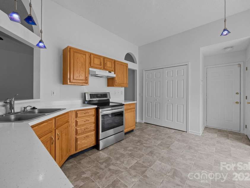 1321 Land Grant Road, Charlotte, NC 28217.  MLS# CAR4258134, YatesRealty ID 18485. 