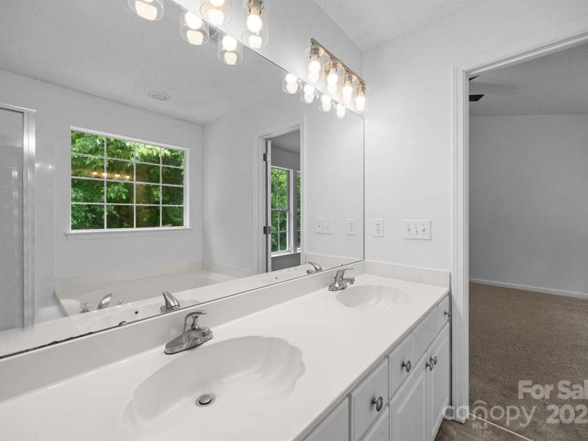 1321 Land Grant Road, Charlotte, NC 28217.  MLS# CAR4258134, YatesRealty ID 18485. 