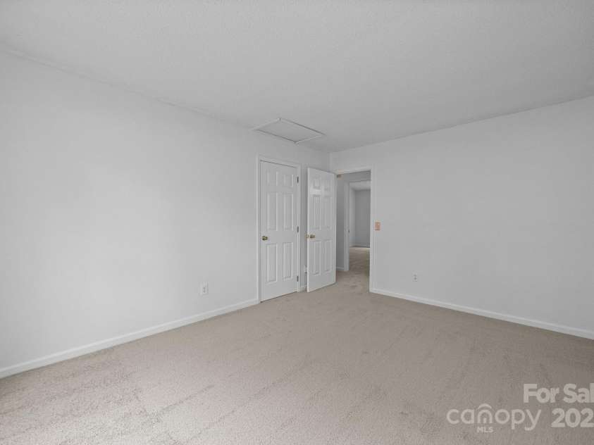 1321 Land Grant Road, Charlotte, NC 28217.  MLS# CAR4258134, YatesRealty ID 18485. 