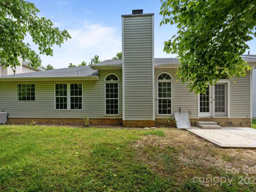 1321 Land Grant Road, Charlotte, NC 28217.  MLS# CAR4258134, YatesRealty ID 18485. 