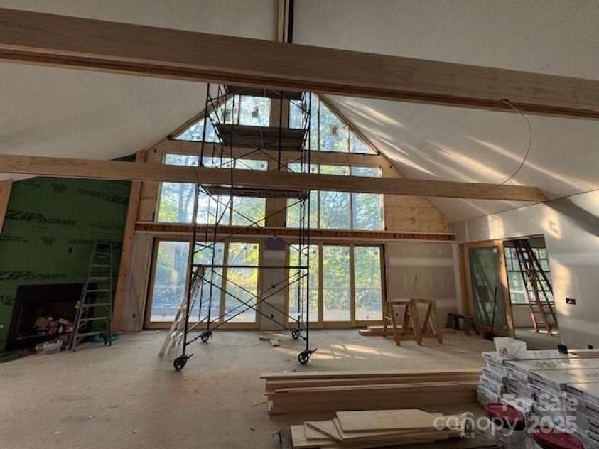 88 Lost Trail, Highlands, NC 28741.  MLS# CAR4260477, YatesRealty ID 18487. Living Room