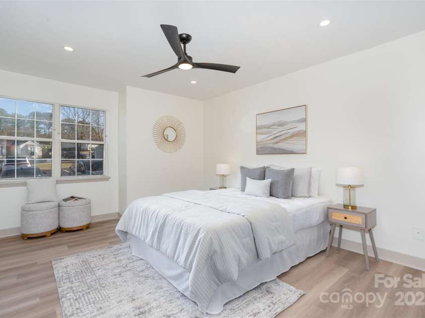 7802 Renaissance Court, Charlotte, NC 28226.  MLS# CAR4321106, YatesRealty ID 18488. 