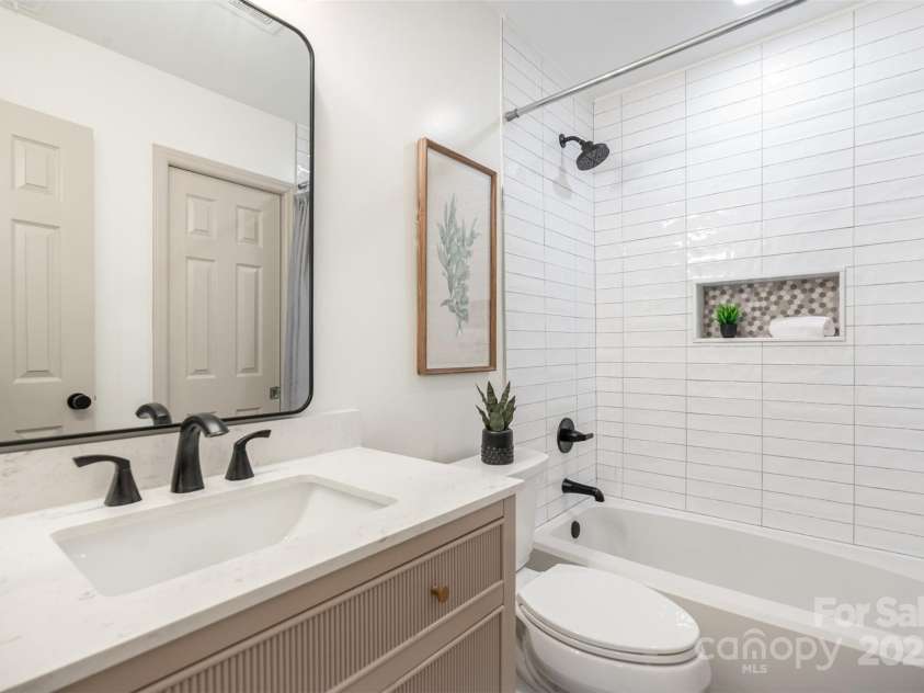 7802 Renaissance Court, Charlotte, NC 28226.  MLS# CAR4321106, YatesRealty ID 18488. 