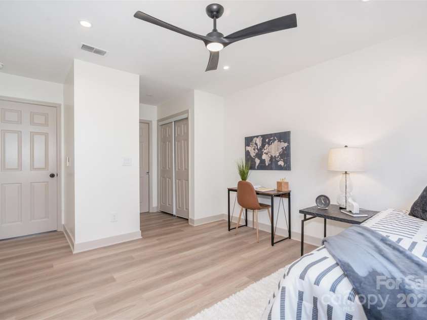 7802 Renaissance Court, Charlotte, NC 28226.  MLS# CAR4321106, YatesRealty ID 18488. 