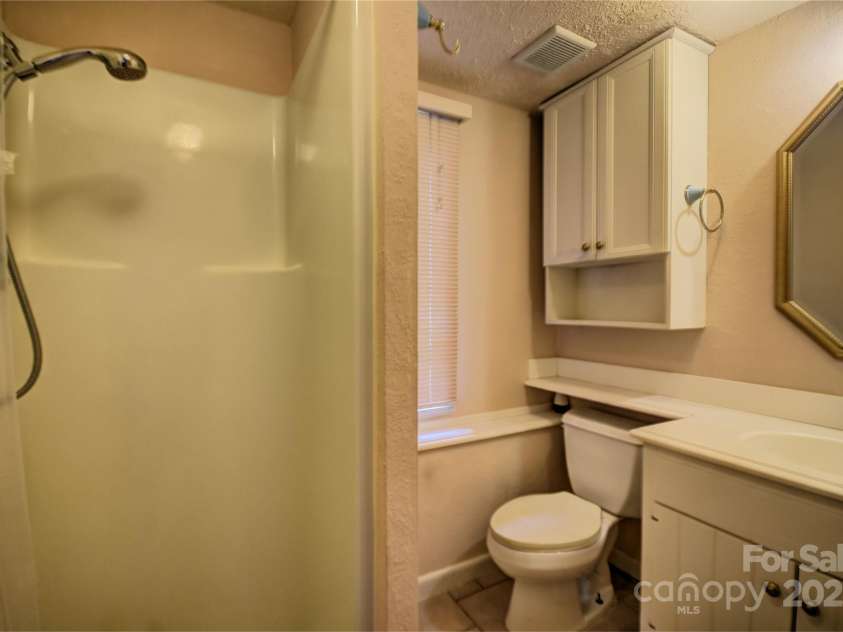 41 Balsam Shadows Road, Maggie Valley, NC 28751.  MLS# CAR4266877, YatesRealty ID 18489. Bath with shower, off the hallway, lower level