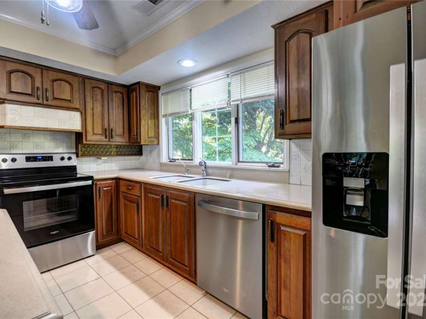 41 Balsam Shadows Road, Maggie Valley, NC 28751.  MLS# CAR4266877, YatesRealty ID 18489. Closer view of the kitchen