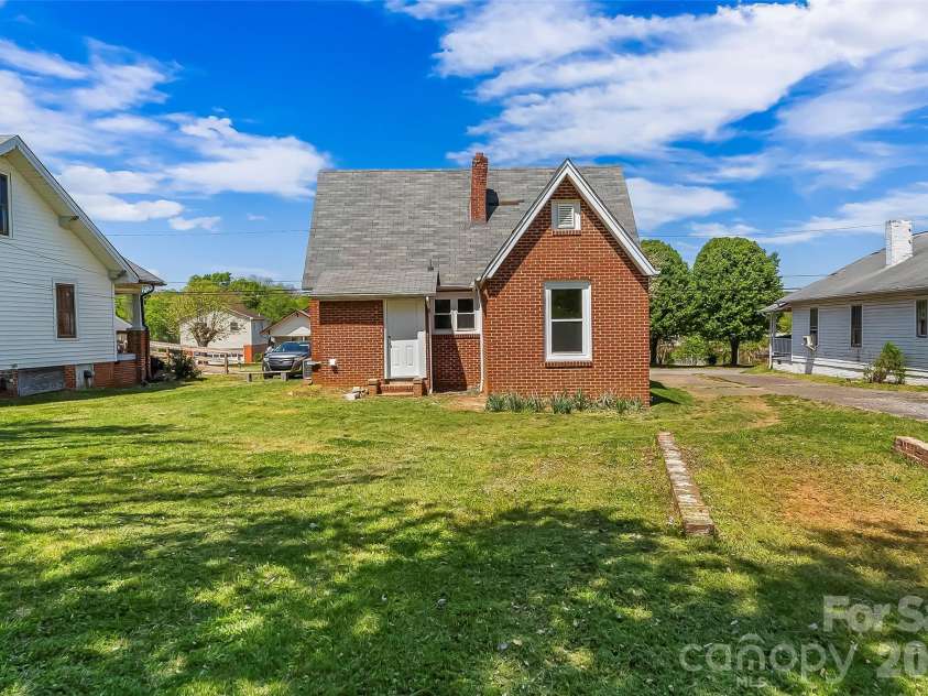 608 Concord Street, Morganton, NC 28655.  MLS# CAR4368930, YatesRealty ID 18489. 