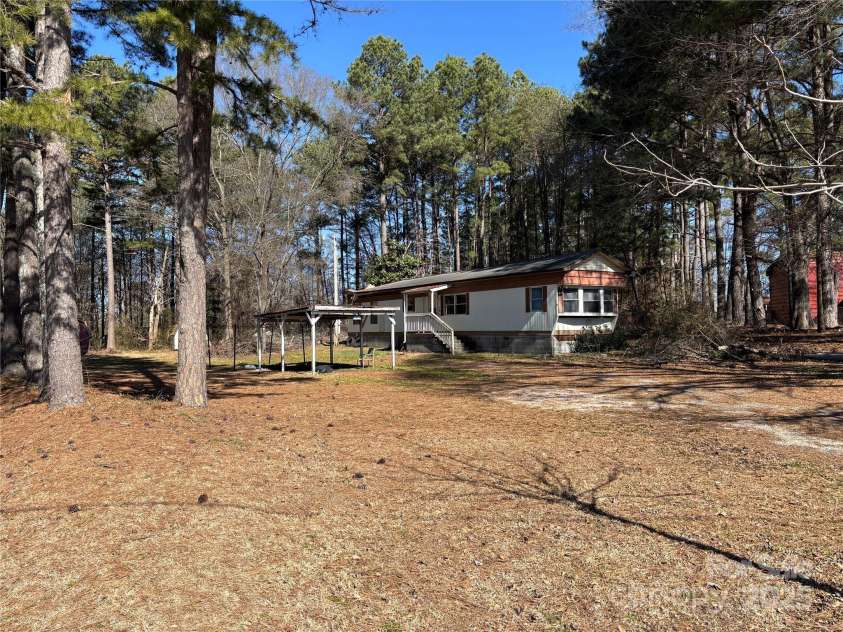 1406 Ratchford Drive, Dallas, NC 28034.  MLS# CAR4226413, YatesRealty ID 1849. 