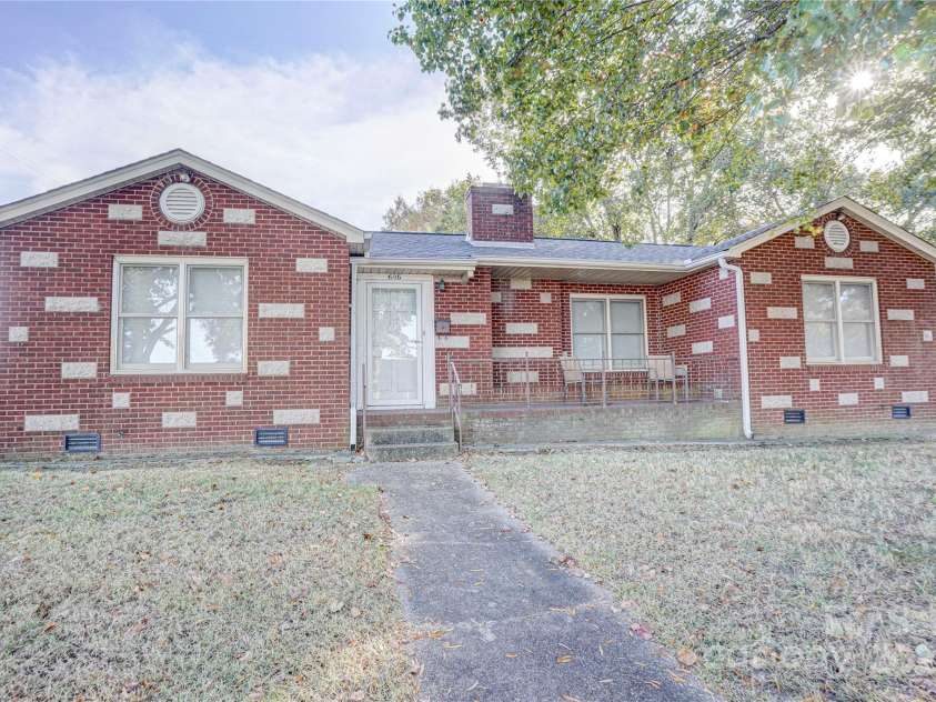 606 Jackson Street, Kannapolis, NC 28083.  MLS# CAR4314447, YatesRealty ID 1849. 