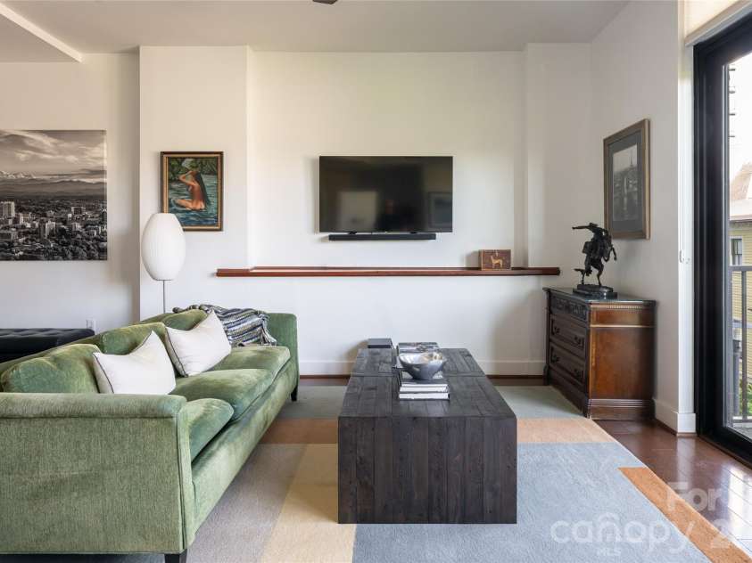 60 Market Street, Asheville, NC 28801.  MLS# CAR4388166, YatesRealty ID 18490. 