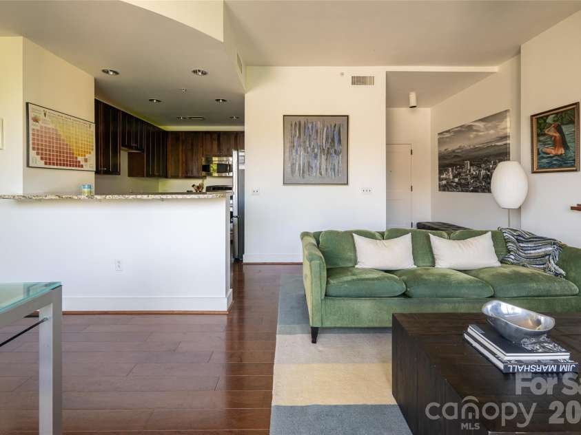 60 Market Street, Asheville, NC 28801.  MLS# CAR4388166, YatesRealty ID 18490. 
