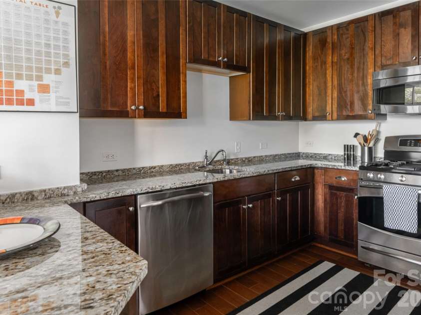 60 Market Street, Asheville, NC 28801.  MLS# CAR4388166, YatesRealty ID 18490. 