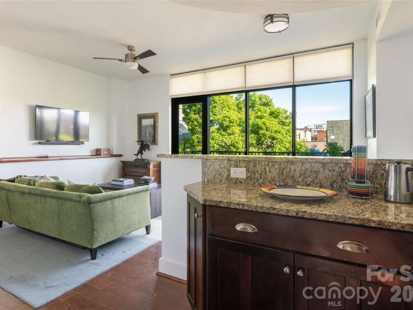 60 Market Street, Asheville, NC 28801.  MLS# CAR4388166, YatesRealty ID 18490. 
