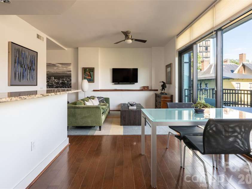 60 Market Street, Asheville, NC 28801.  MLS# CAR4388166, YatesRealty ID 18490. 