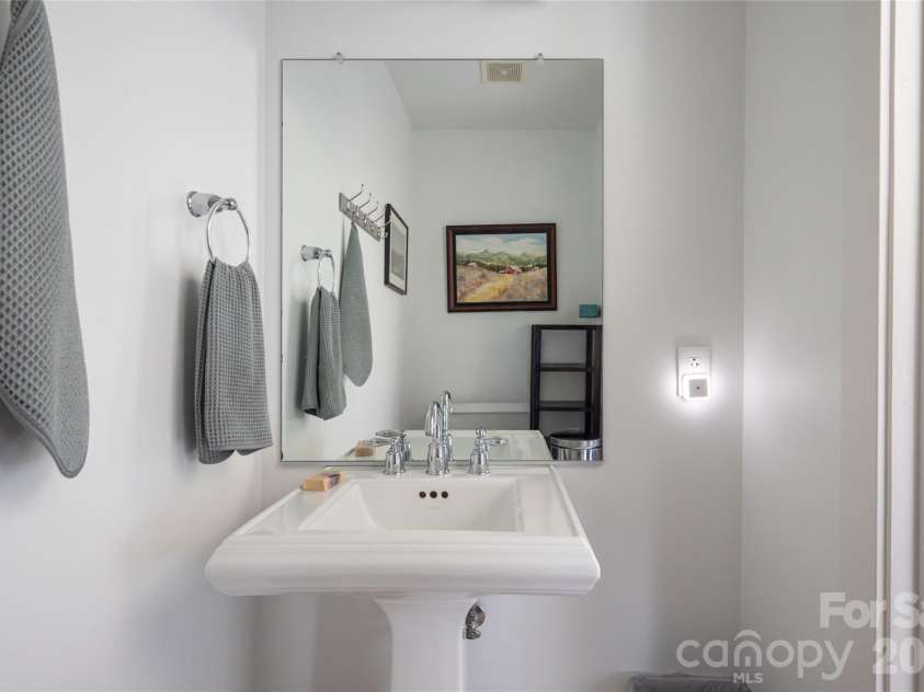 60 Market Street, Asheville, NC 28801.  MLS# CAR4388166, YatesRealty ID 18490. 