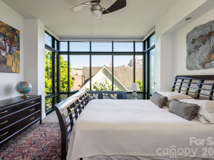 60 Market Street, Asheville, NC 28801.  MLS# CAR4388166, YatesRealty ID 18490. 