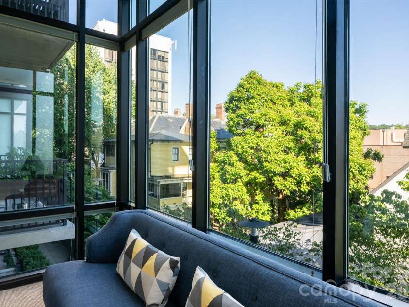 60 Market Street, Asheville, NC 28801.  MLS# CAR4388166, YatesRealty ID 18490. 