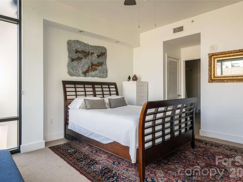 60 Market Street, Asheville, NC 28801.  MLS# CAR4388166, YatesRealty ID 18490. 
