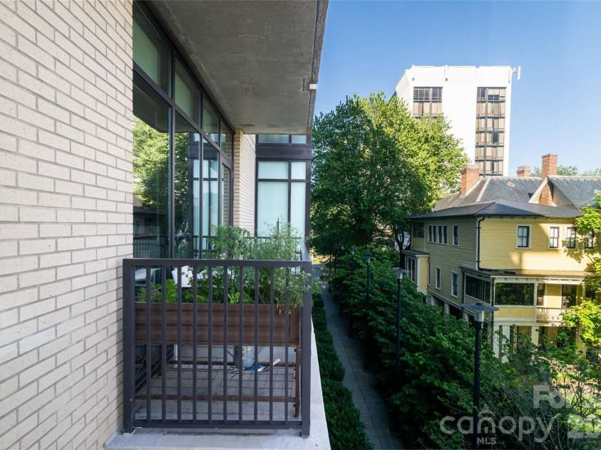 60 Market Street, Asheville, NC 28801.  MLS# CAR4388166, YatesRealty ID 18490. 