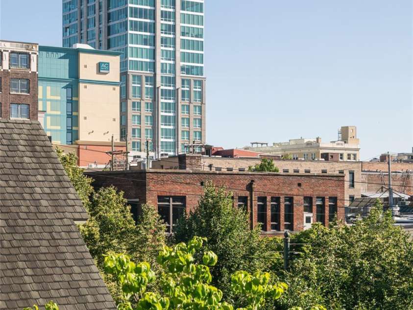 60 Market Street, Asheville, NC 28801.  MLS# CAR4388166, YatesRealty ID 18490. 