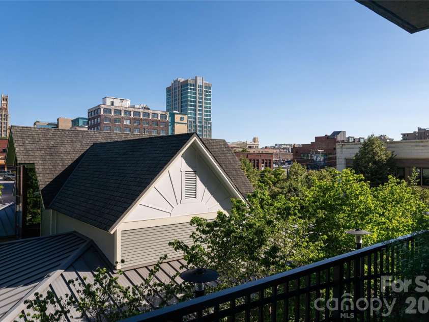 60 Market Street, Asheville, NC 28801.  MLS# CAR4388166, YatesRealty ID 18490. 