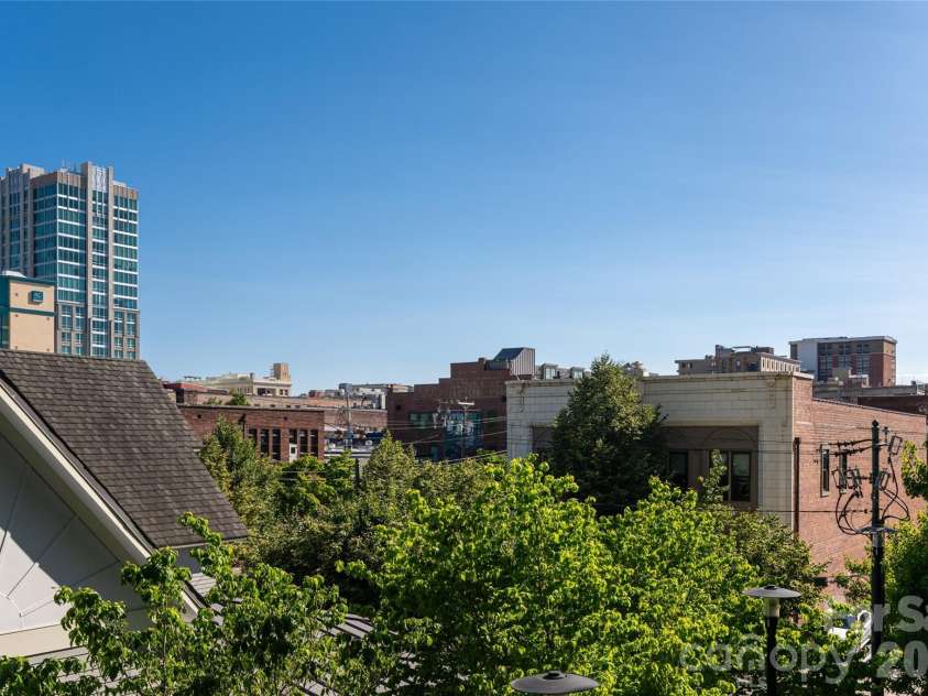 60 Market Street, Asheville, NC 28801.  MLS# CAR4388166, YatesRealty ID 18490. 