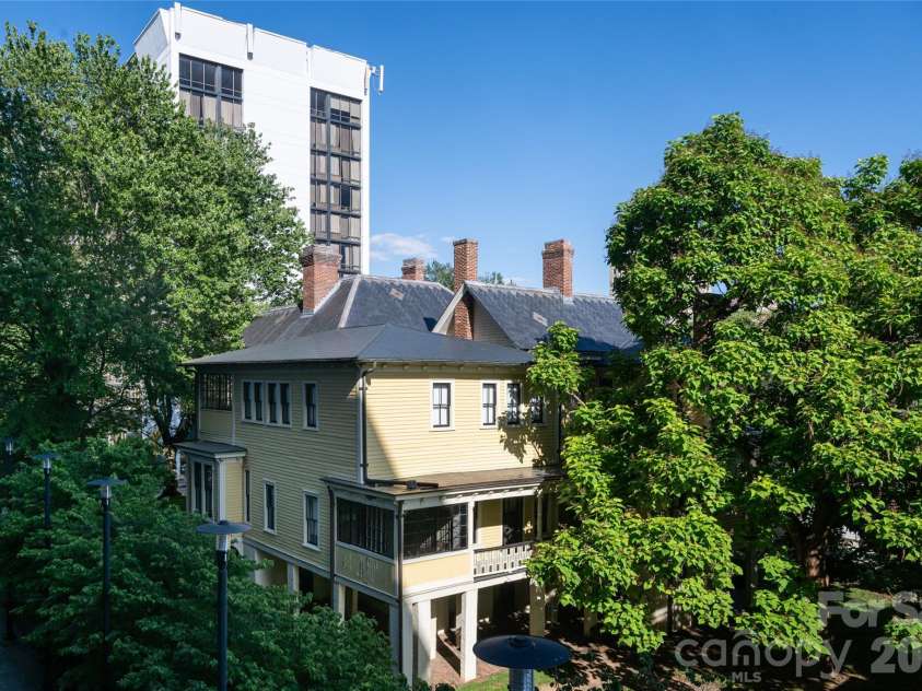 60 Market Street, Asheville, NC 28801.  MLS# CAR4388166, YatesRealty ID 18490. 