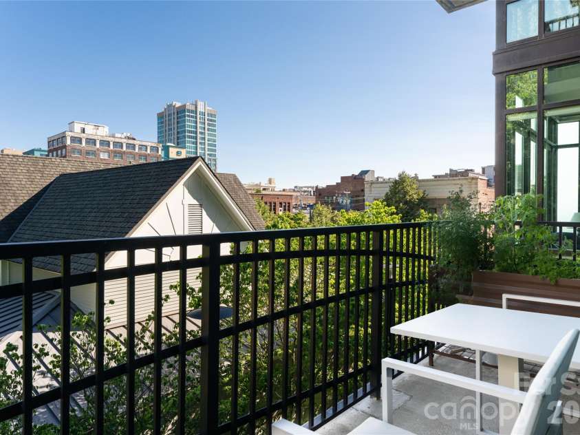 60 Market Street, Asheville, NC 28801.  MLS# CAR4388166, YatesRealty ID 18490. 