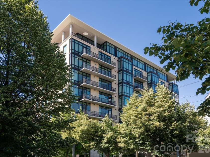 60 Market Street, Asheville, NC 28801.  MLS# CAR4388166, YatesRealty ID 18490. 
