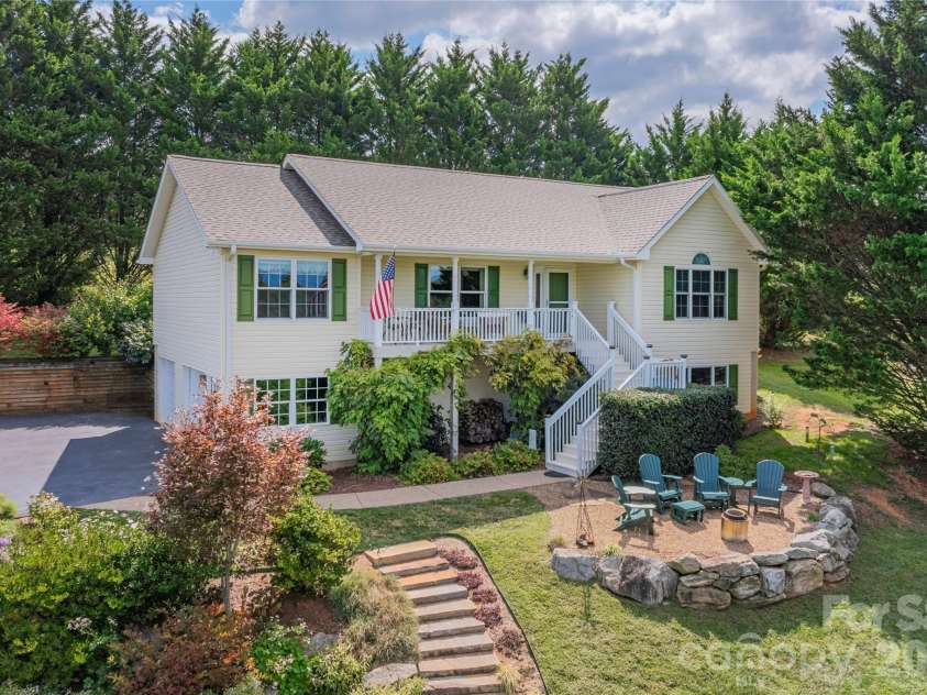 27 Worthington Lane, Weaverville, NC 28787.  MLS# CAR4309471, YatesRealty ID 18491. 