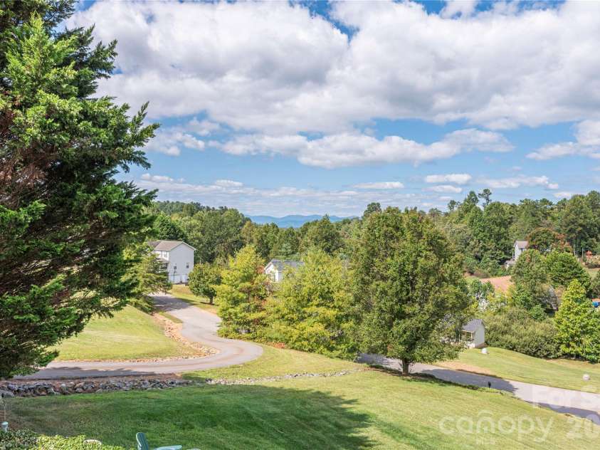 27 Worthington Lane, Weaverville, NC 28787.  MLS# CAR4309471, YatesRealty ID 18491. 