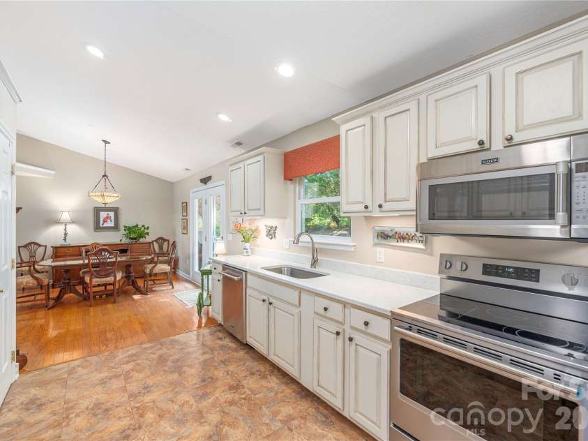 27 Worthington Lane, Weaverville, NC 28787.  MLS# CAR4309471, YatesRealty ID 18491. 