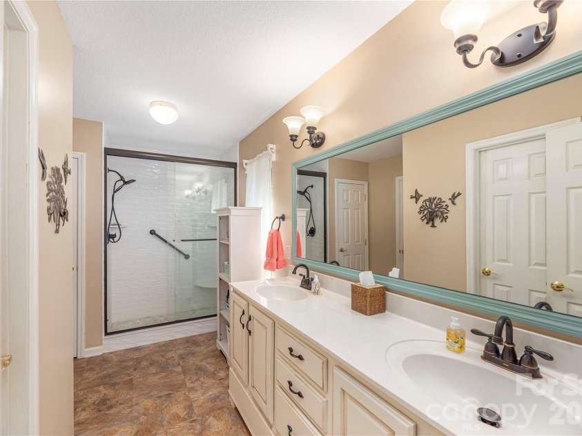 27 Worthington Lane, Weaverville, NC 28787.  MLS# CAR4309471, YatesRealty ID 18491. 