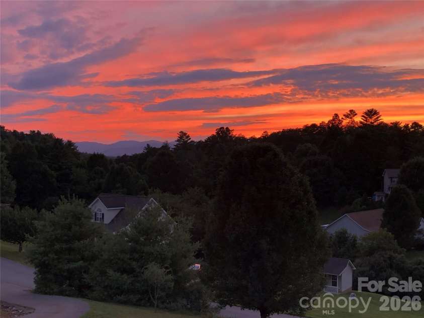 27 Worthington Lane, Weaverville, NC 28787.  MLS# CAR4309471, YatesRealty ID 18491. 