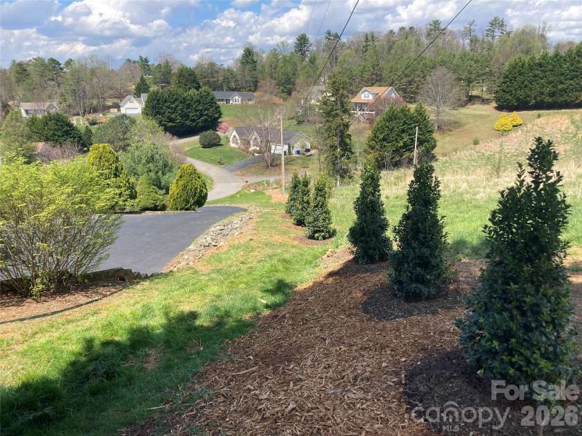 27 Worthington Lane, Weaverville, NC 28787.  MLS# CAR4309471, YatesRealty ID 18491. 
