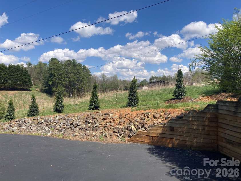 27 Worthington Lane, Weaverville, NC 28787.  MLS# CAR4309471, YatesRealty ID 18491. 