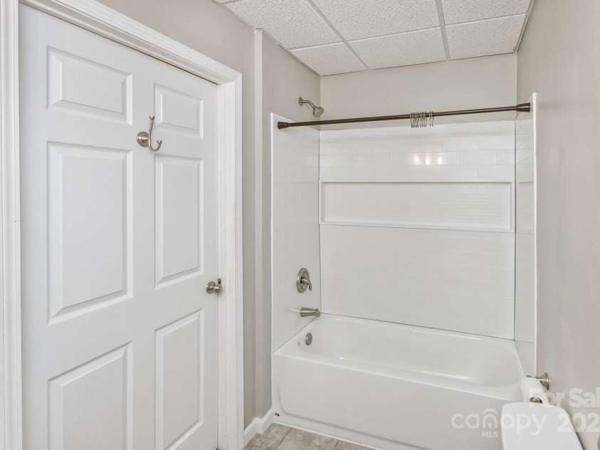 689 New Haw Creek Road, Asheville, NC 28805.  MLS# CAR4251121, YatesRealty ID 18491. 3rd bathroom - lower level