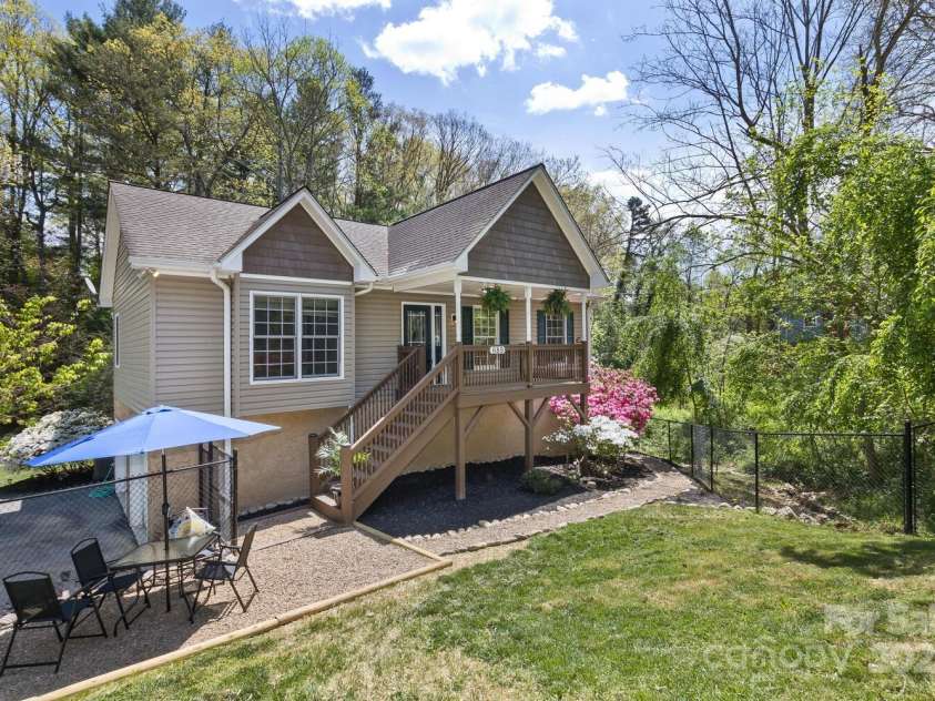 689 New Haw Creek Road, Asheville, NC 28805.  MLS# CAR4251121, YatesRealty ID 18491. Fenced in front yard with a covered porch and stone patio