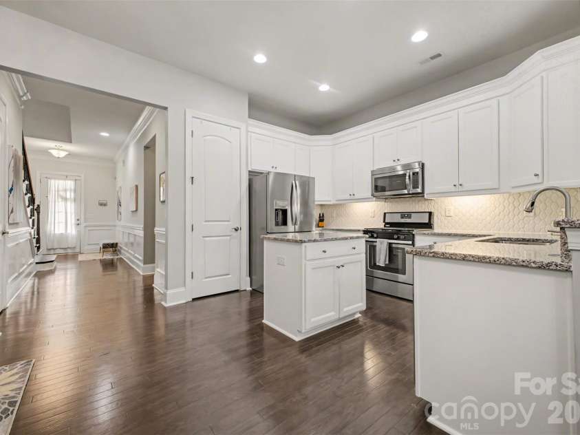 5410 Shannon Bell Lane, Charlotte, NC 28277.  MLS# CAR4326663, YatesRealty ID 18492. 