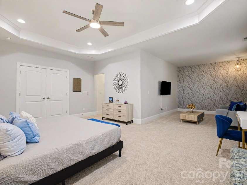 5410 Shannon Bell Lane, Charlotte, NC 28277.  MLS# CAR4326663, YatesRealty ID 18492. 