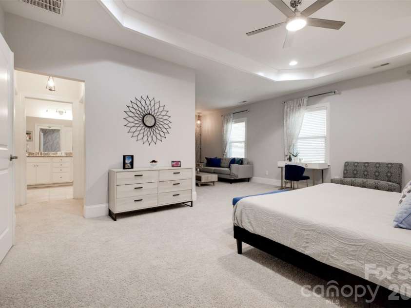 5410 Shannon Bell Lane, Charlotte, NC 28277.  MLS# CAR4326663, YatesRealty ID 18492. 
