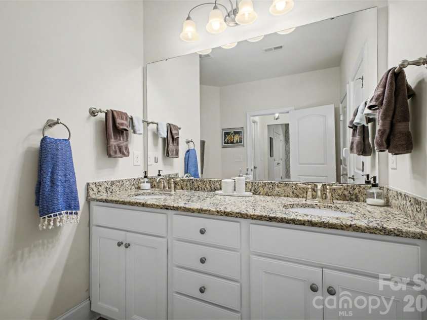 5410 Shannon Bell Lane, Charlotte, NC 28277.  MLS# CAR4326663, YatesRealty ID 18492. 