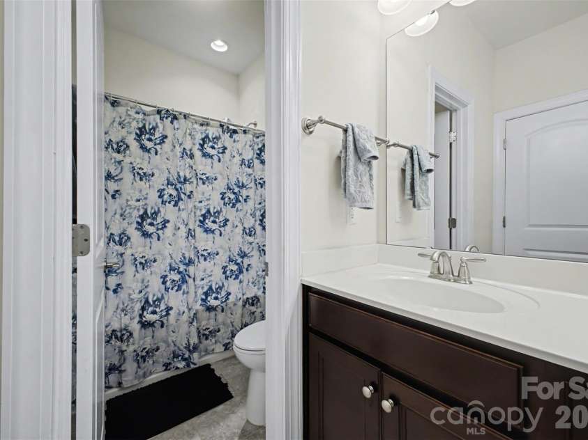 5410 Shannon Bell Lane, Charlotte, NC 28277.  MLS# CAR4326663, YatesRealty ID 18492. 