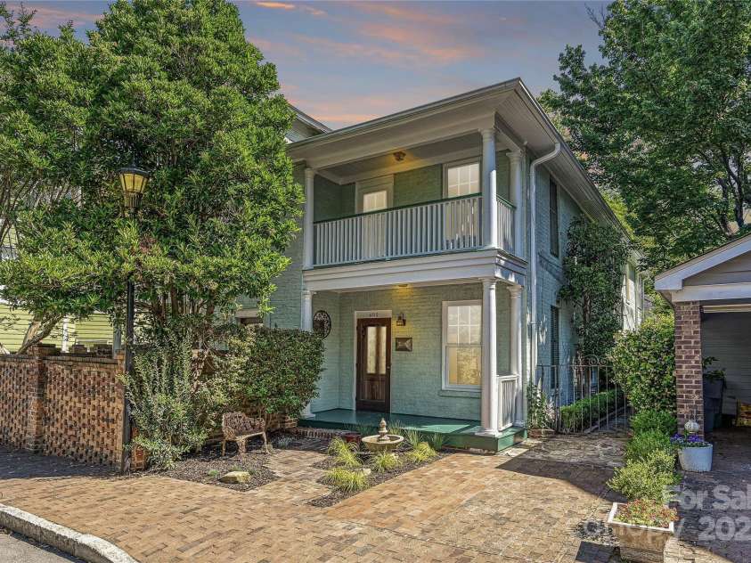 402 8th Street, Charlotte, NC 28202.  MLS# CAR4259156, YatesRealty ID 18493. 