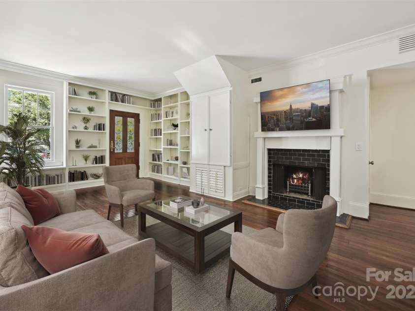 402 8th Street, Charlotte, NC 28202.  MLS# CAR4259156, YatesRealty ID 18493. 